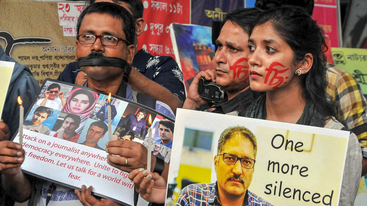 Journalists take part in a silent protest to condemn the killing of veteran journalist Shujaat Bhukari, in Kolkata. Credit: PTI Photo