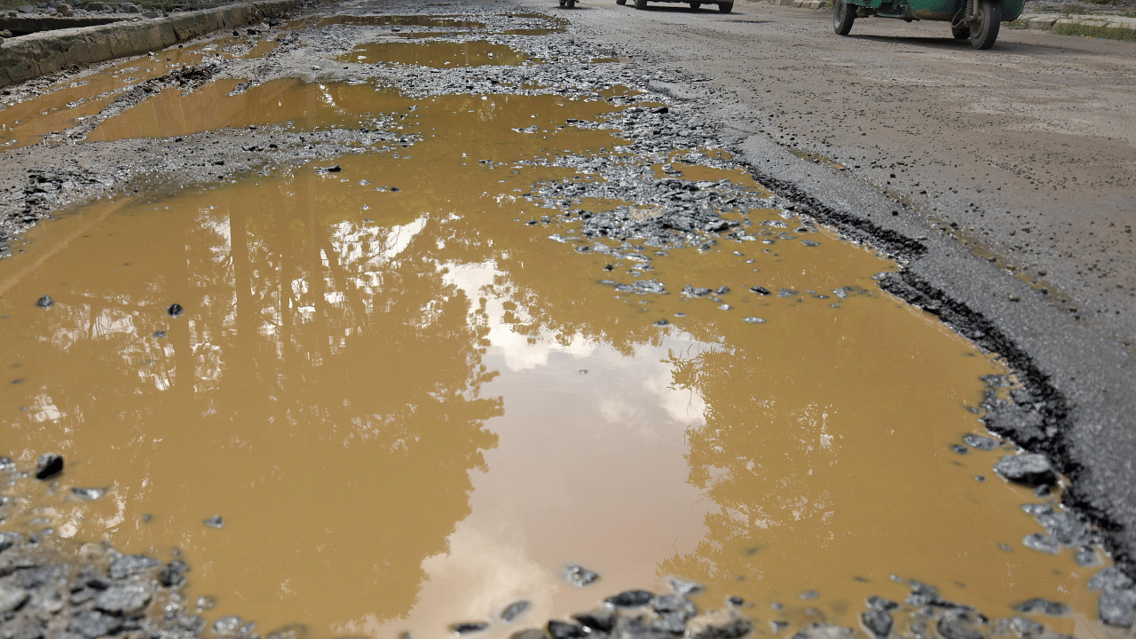 The residents appealed to the minister to repair Kootelu-Arambur connecting road. Representative image. Credit: DH Photo