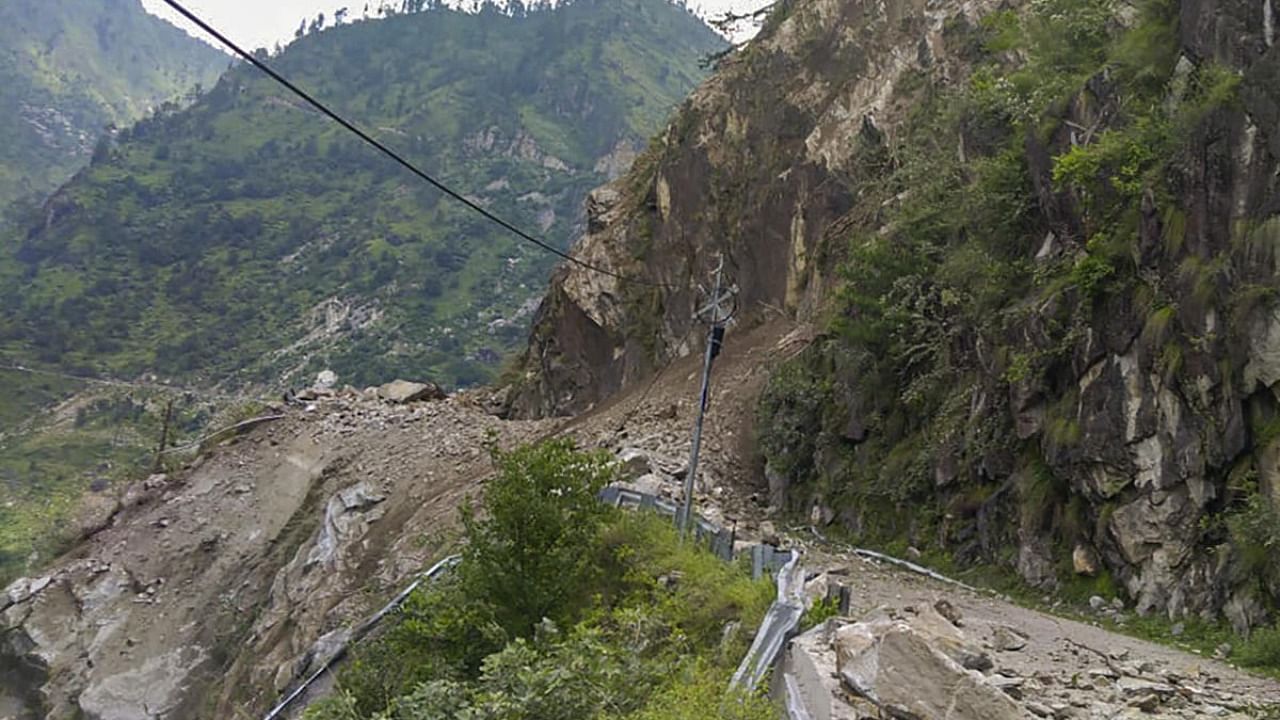 Many people feared to trap after a landslide occurred on the Reckong Peo-Shimla Highway in Kinnaur district, Wednesday, Aug 11, 2021. One truck and an HRTC bus reported came under the rubble. Indo-Tibetan Border Police (ITBP) teams rushed for rescue. Credit: PTI Photo