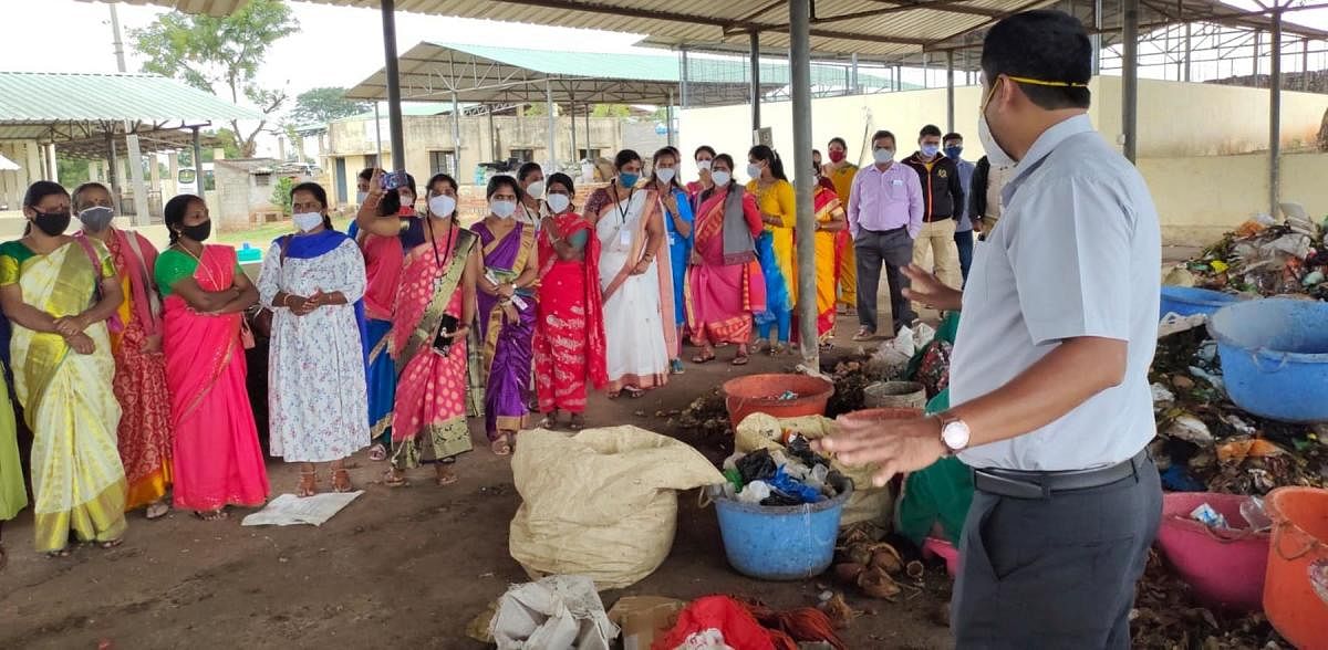 The Gonikoppa Gram Panchayat members visited the solid waste management unit of Mysuru city corporation in Halekesare.