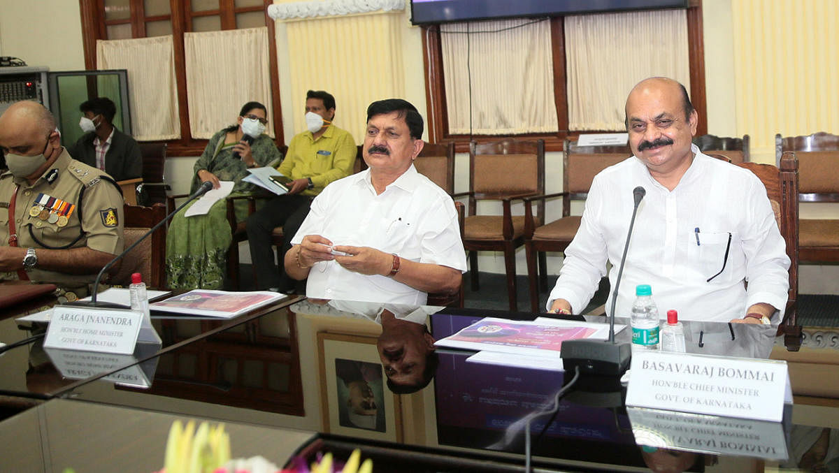 Chief Minister Basavaraj Bommai and Home Minister Araga Jnanendra at the meeting of senior police officers in Bengaluru on Tuesday. Credit: DH Photo