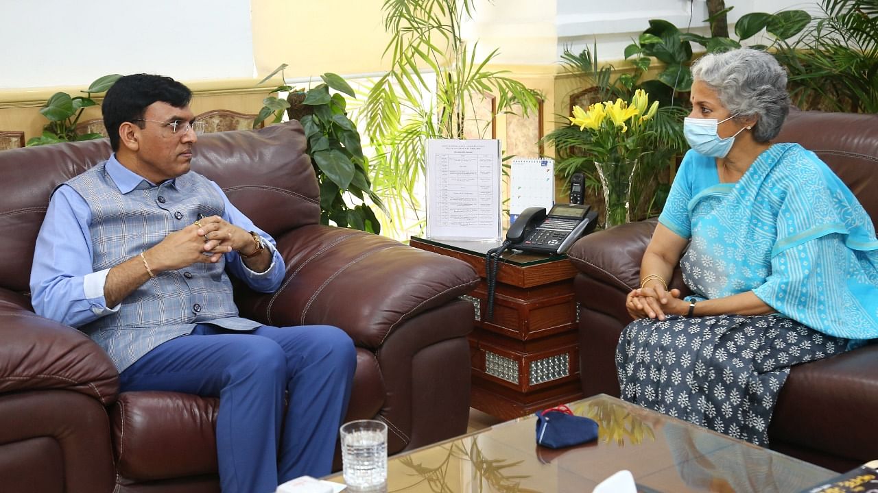 Mansukh Mandaviya with WHO chief scientist Soumya Swaminathan. Credit: Twitter/@mansukhmandaviya