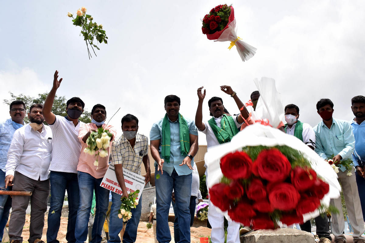 Flower growers and sellers at a demonstration in Bengaluru on Thursday. Credit: DH Photo/B K JANARDHAN