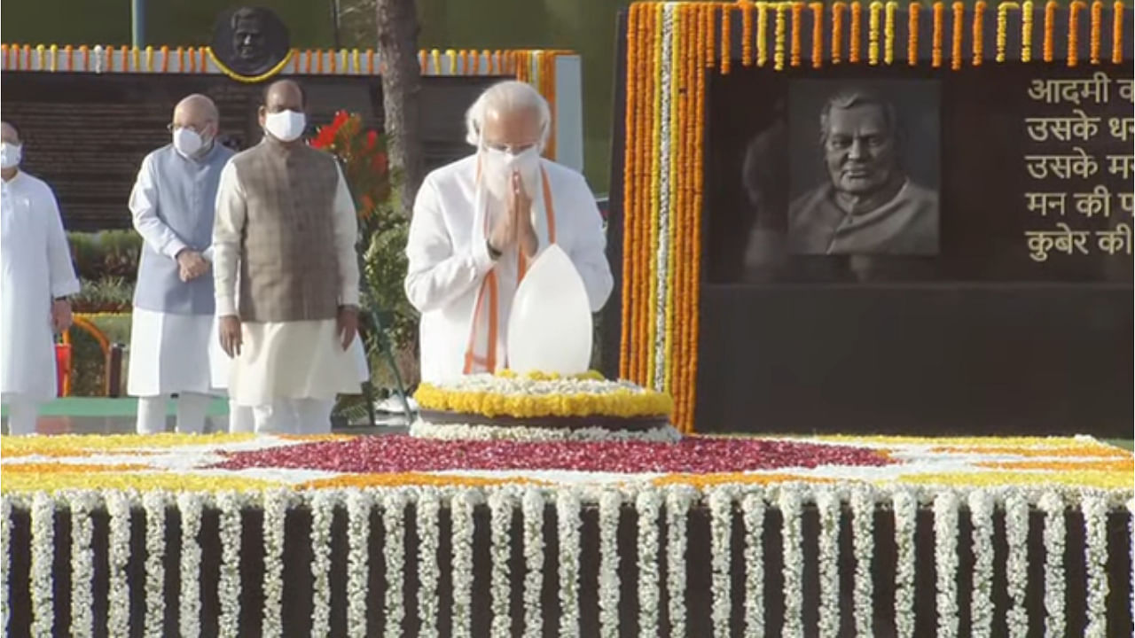 PM Narendra Modi pays tribute to former PM Atal Bihari Vajpayee on his death anniversary. Credit: Twitter/@BJP4India