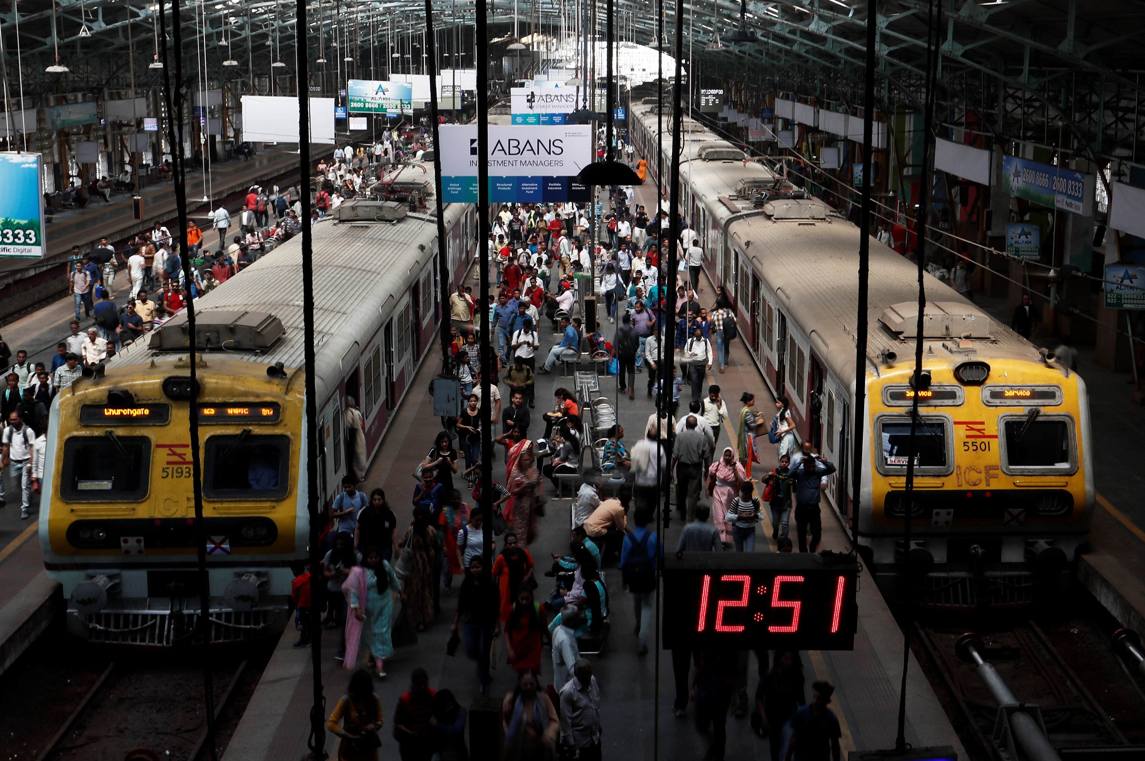 Commuters disembark from suburban trains at Churchgate railway station in Mumbai./Representation. Credit: Reuters