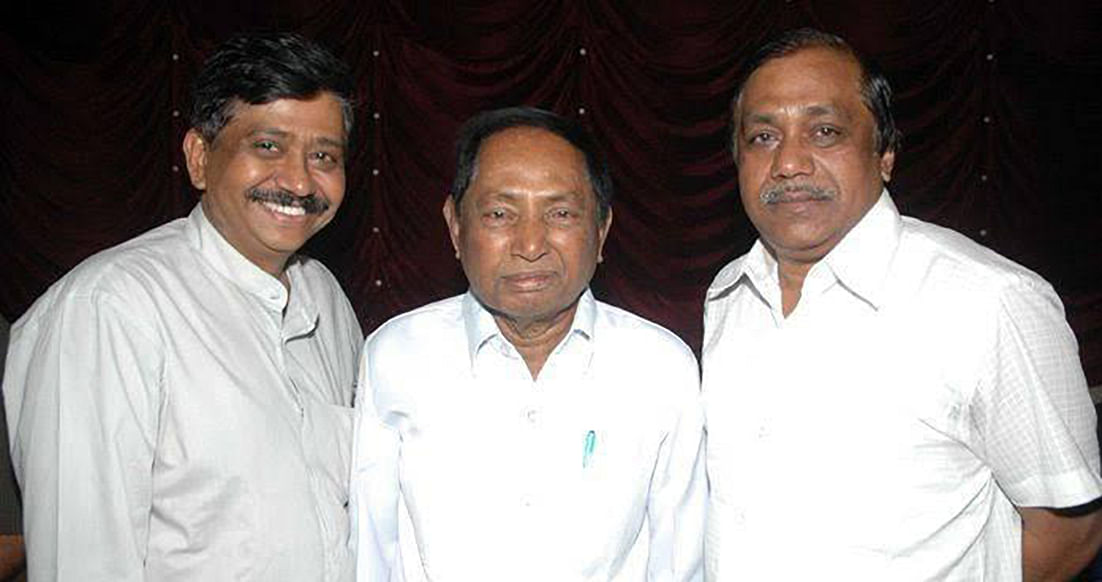 Chandrashekar father KCN Gowda (centre) and younger brother KCN Mohan (left). 