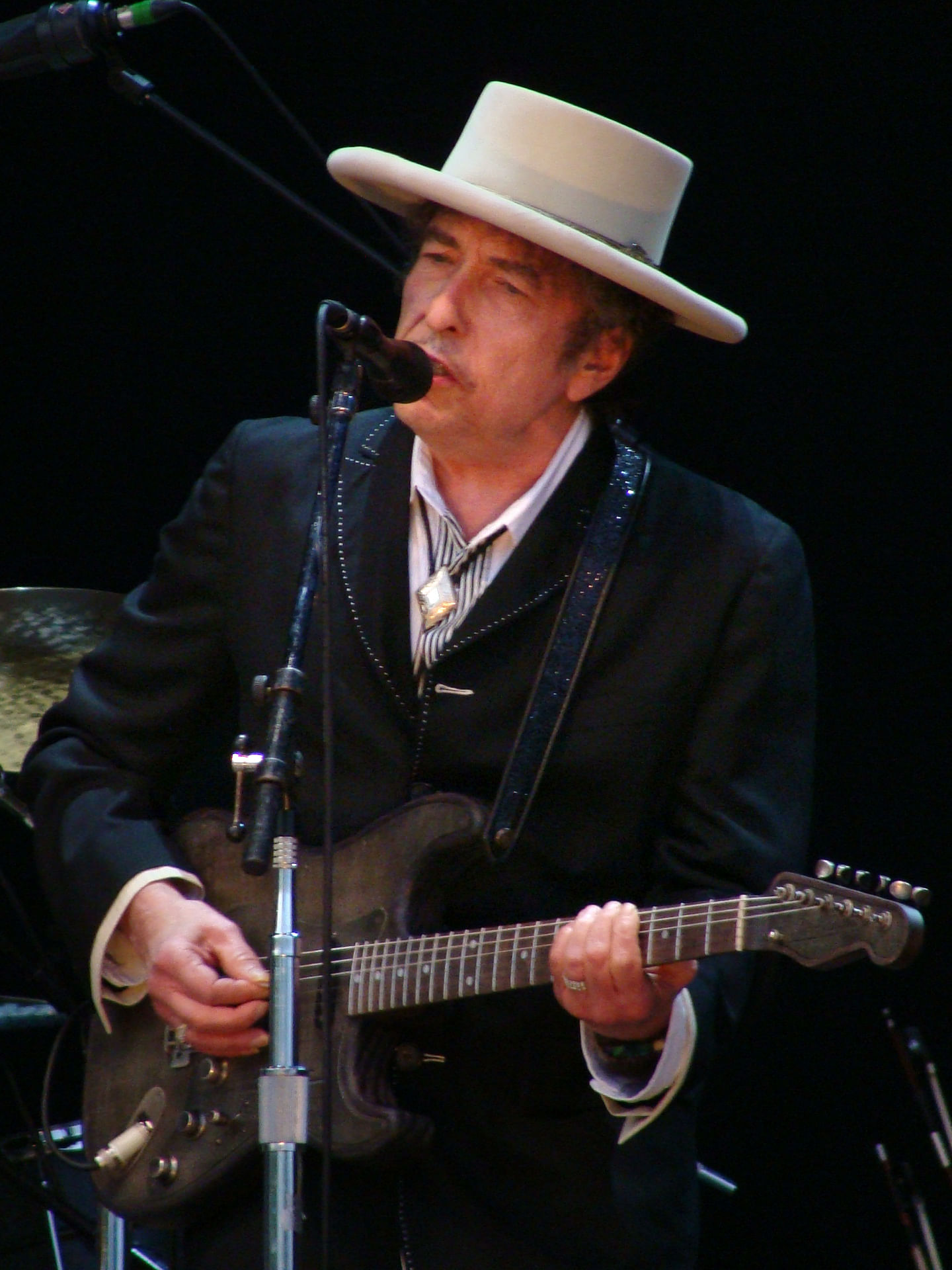 Bob Dylan. WIKIPEDIA