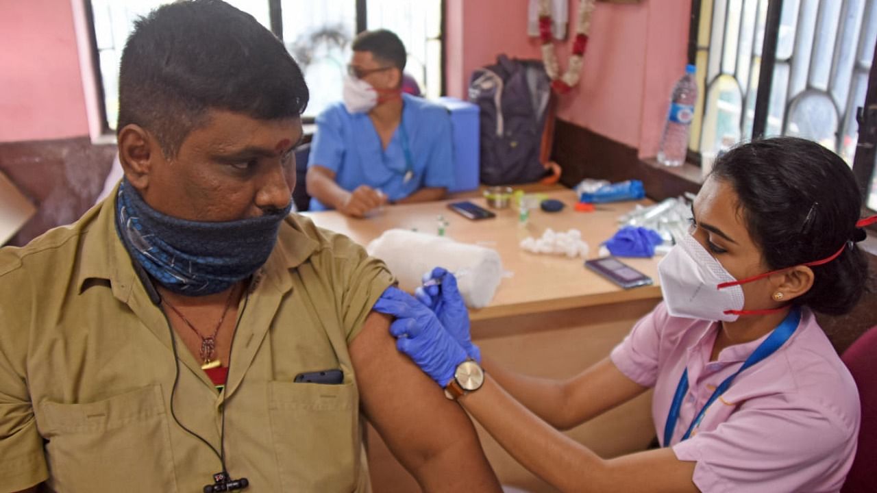 A healthcare worker adminsitered a dose of Covid-19 vaccine. Credit: DH Photo