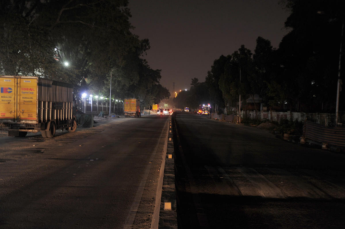 Streetlights on Palace Road were not functioning due to BBMP work late last year. Construction work is a common cause of faulty streetlights. DH Photo by Pushkar V PHOTO FOR REPRESENTATION