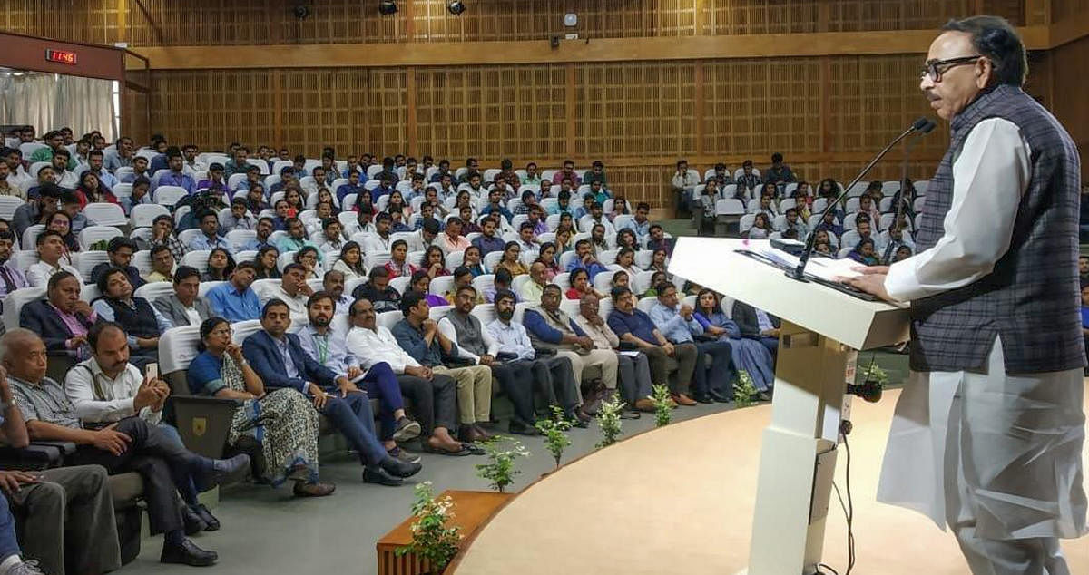 Mahendra Nath Pandey, Minister of Skill Development and Entrepreneurship, welcomes the first batch of fellows of the Mahatma Gandhi National Fellowship (MGNF) Programme.