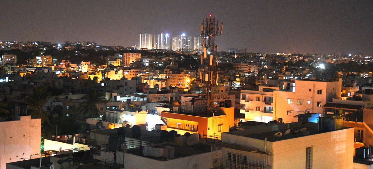 A Bengaluru night skyscape. The excessive use of artificial lights, such as streetlights and hoarding lights, affects insects and birds, especially nocturnal ones such as fireflies, moths, bees and bats. DH file photo