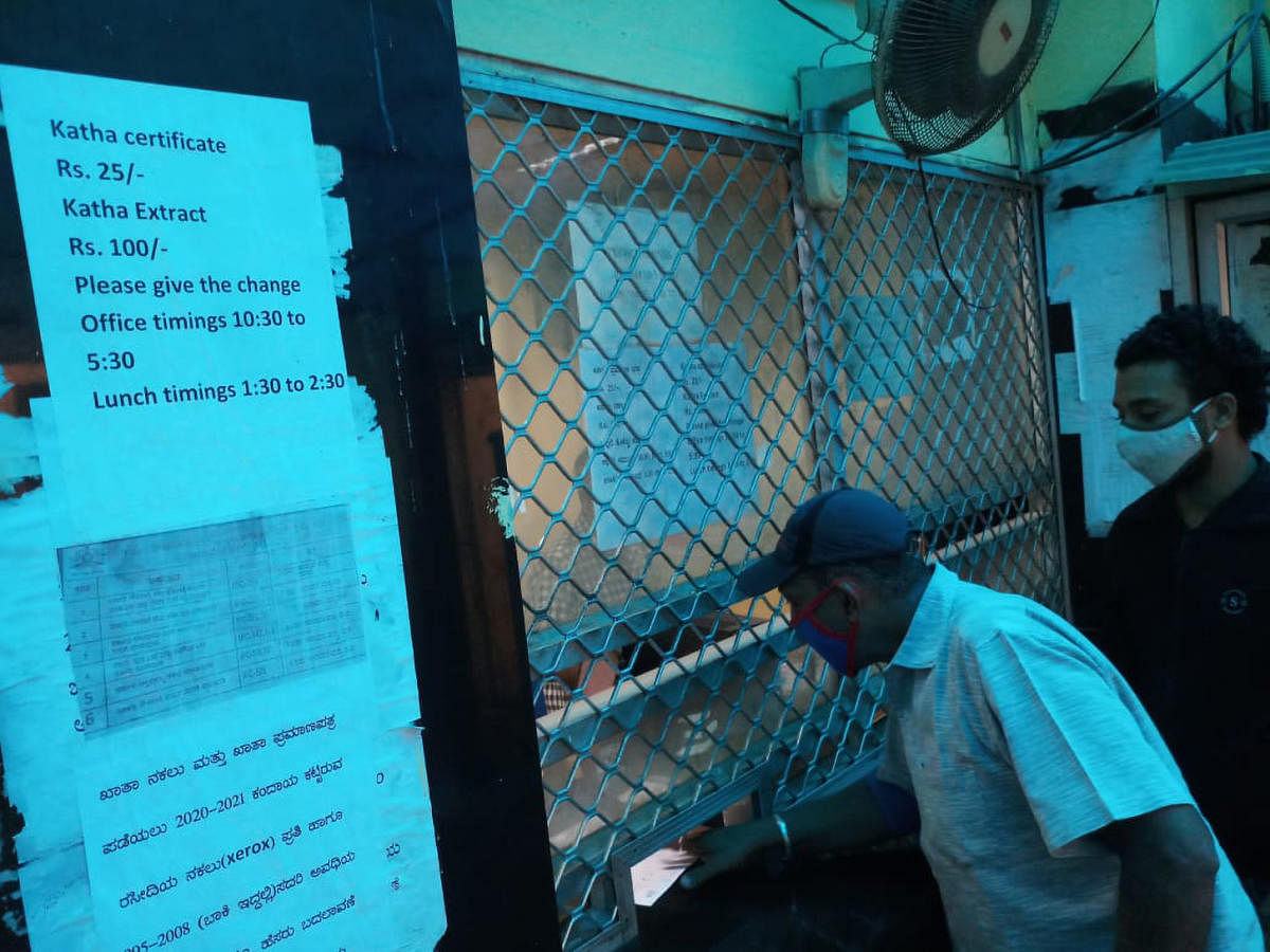 A khata counter at the BBMP office on Sampige Road, Seshadripuram. e-Aasthi is aimed at eliminating physical visits to BBMP offices. DH Photo by B K Janardhan.