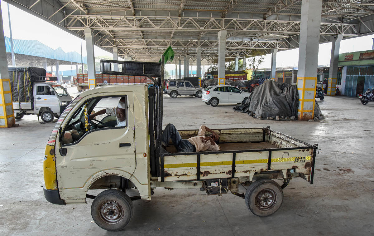 A file photo of the recent shutdown at APMC yard in Kalaburagi opposing the hike in market fee. DH Photo