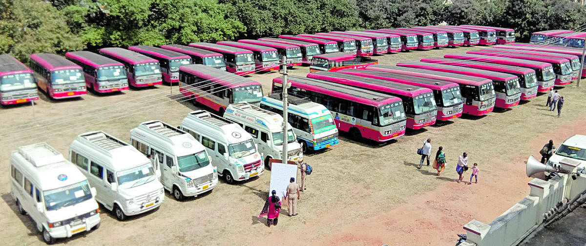 Vehicles lined up for the Gram Panchayat polls at T Narasipur town in Mysuru district on Saturday. DH Photo