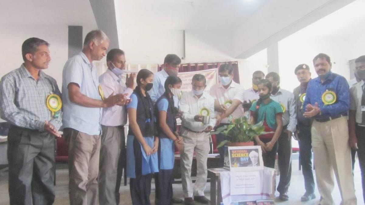 Kodagu Zilla Panchayat CEO Bhanwar Singh Meena inaugurated Sri C V Raman District-Level Science Quiz and National Science Day programme in Madikeri on Thursday. DH Photo