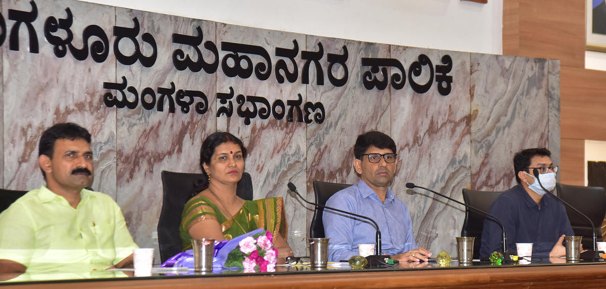 Mayor Premananda Shetty (third from left), MSCL Managing Director Prashanth K Mishra and others at the release of findings of citizen perception survey at Mangala Hall in MCC building in Mangaluru on Thursday.