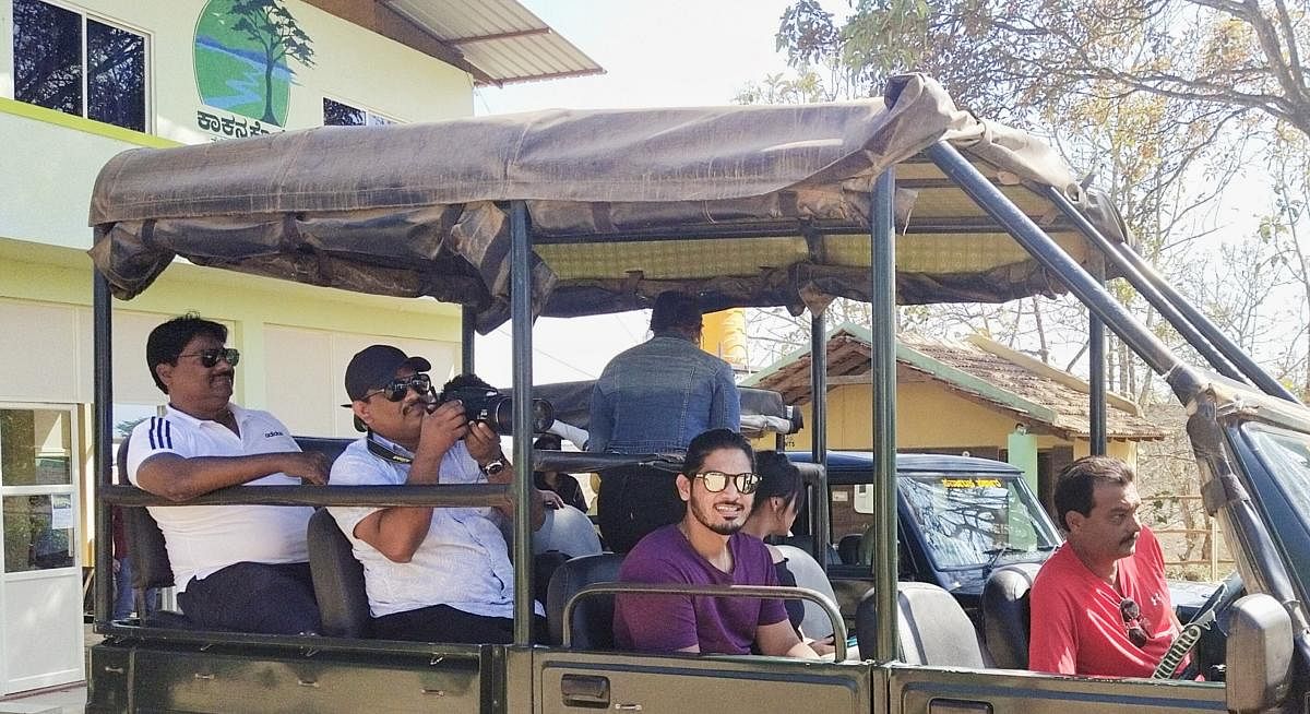 Rural Development Minister of Goa, Michael Lobo and his family members on a safari, in H D Kote taluk, on Wednesday. DH PHOTO