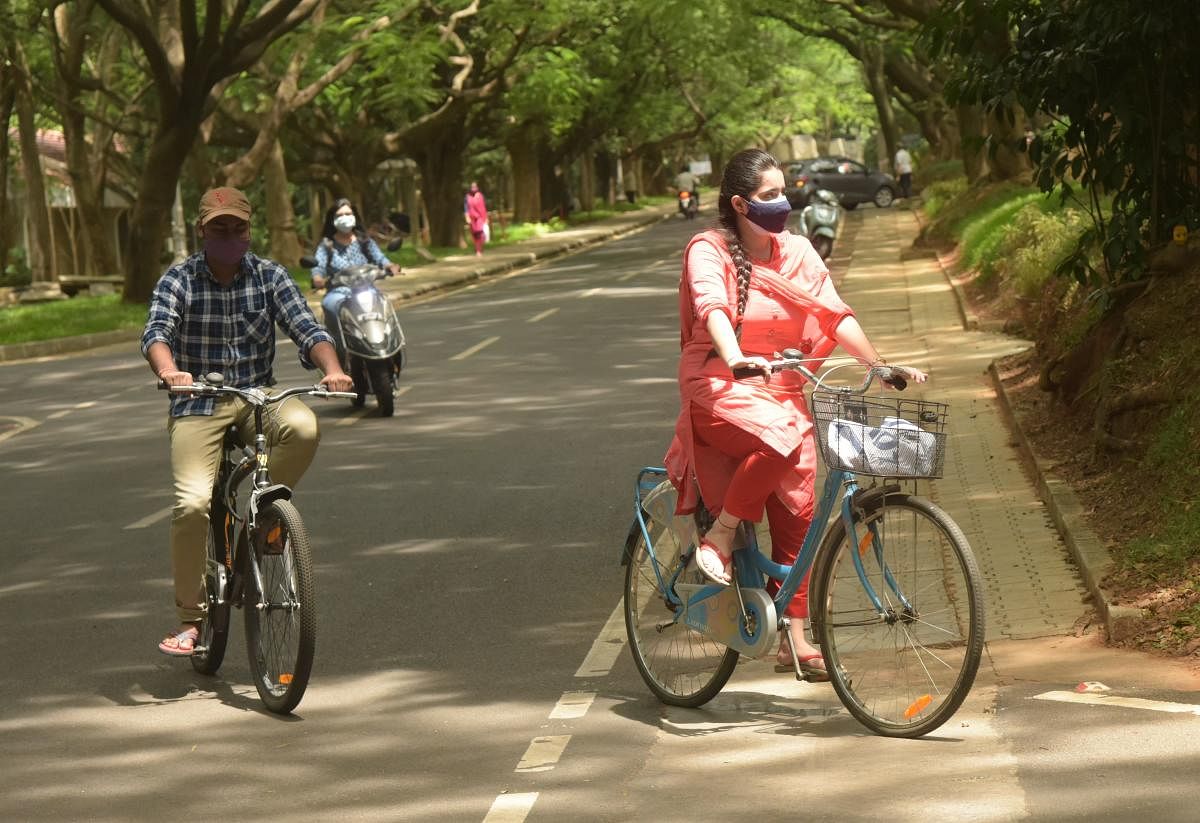 The pleasant weather makes Bengaluru an ideal city for cyclists. DH Photo by B H Shivakumar