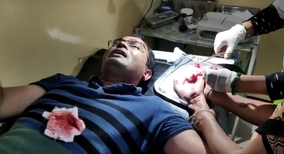 Mallikarjuna K H, a resident of Wilson Garden, was entangled in kite string hanging across the road in Adugodi. He suffered deep gashes on his neck and fingers. (Screengrab from video)
