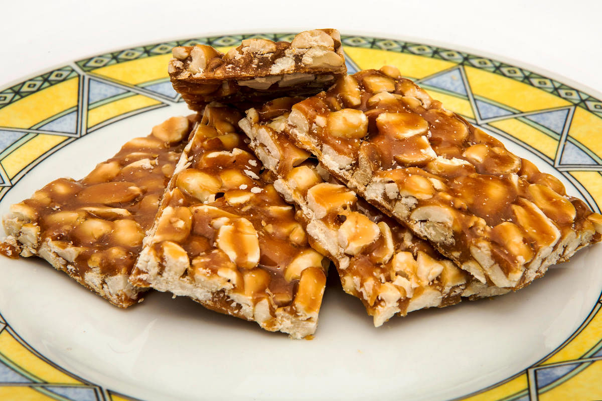 Groundnut/peanut chikki