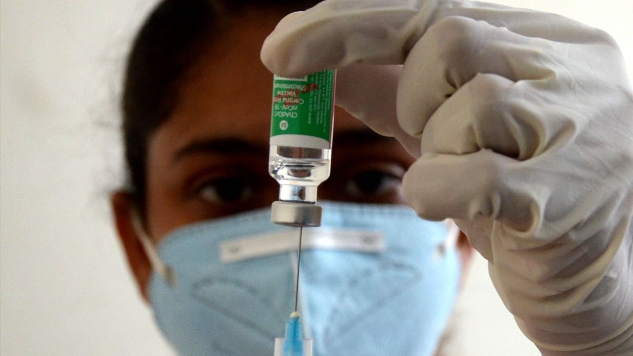 A medical worker prepares to inoculate a person with a dose of the Covishield vaccine at a hospital in Amritsar, Friday, June 11, 2021. Credit: PTI Photo