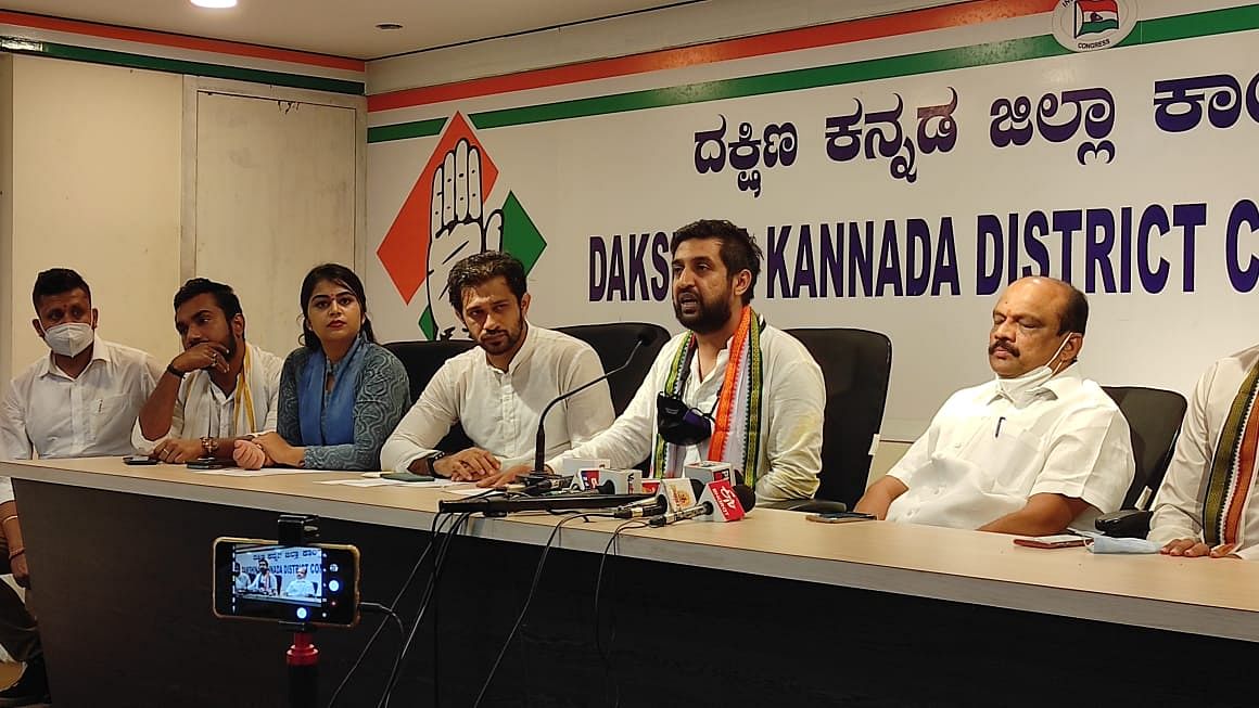  State Youth Congress President Raksha Ramaiah speaking to media persons in Mangaluru. Credit: DH Photo/Irshad Mahammad