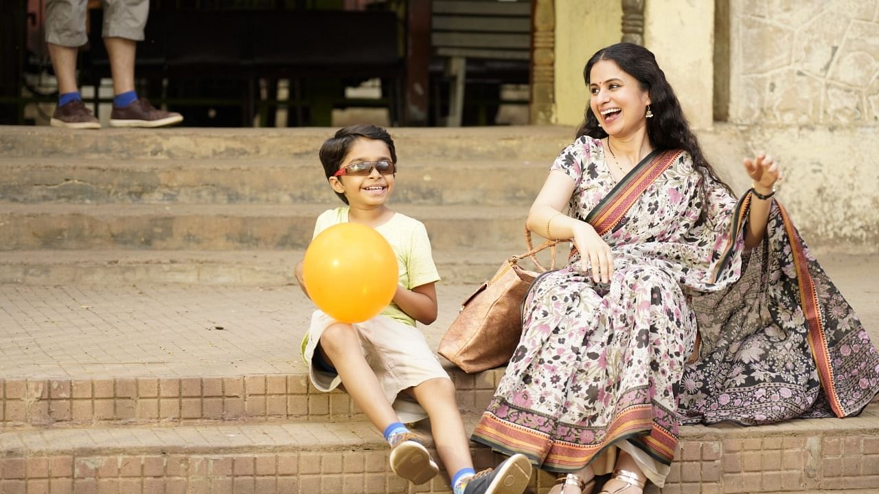 Aryan Prajapati with Rasika Dugal in ‘Lootcase’.