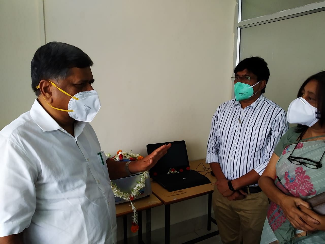 Minister Jagadish Shettar inspects qPCR section of the second virology laboratory inaugurated at KIMS in Hubballi on Wednesday.