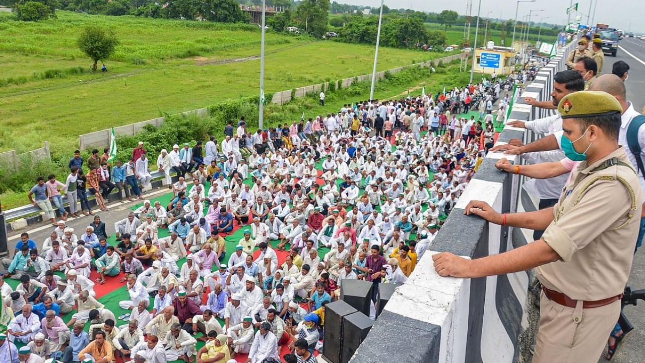 Farmers attend a 'mahapanchayat' near Delhi-Meerut Expressway toll plaza to protest against Centre's farm reform laws, at Modinagar in Ghaziabad. Credit: PTI Photo