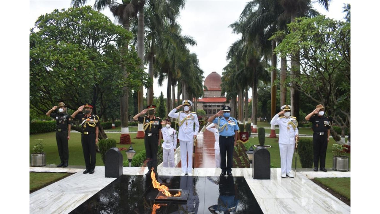 Three service chiefs saluting the martyrs in presence of Commandant & Deputy Commandant. Credit: NDA/PIB