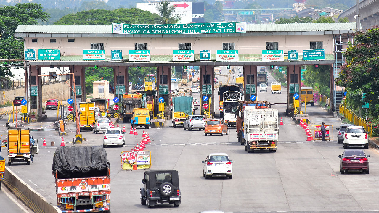 Nelamangala toll plaza. Credit: DH File Photo