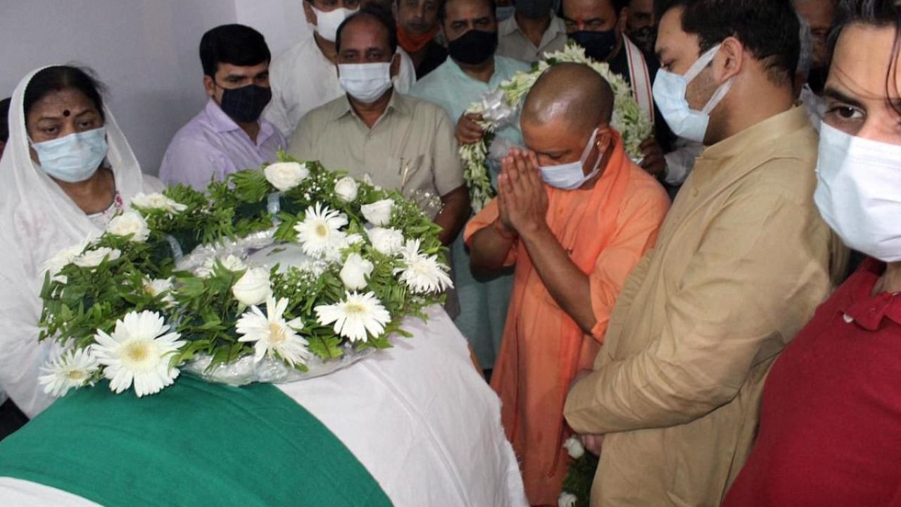 Uttar Pradesh Chief Minister Yogi Adityanath pays last respect to former UP CM Kalyan Singh, on his demise, in Lucknow. Credit: PTI Photo
