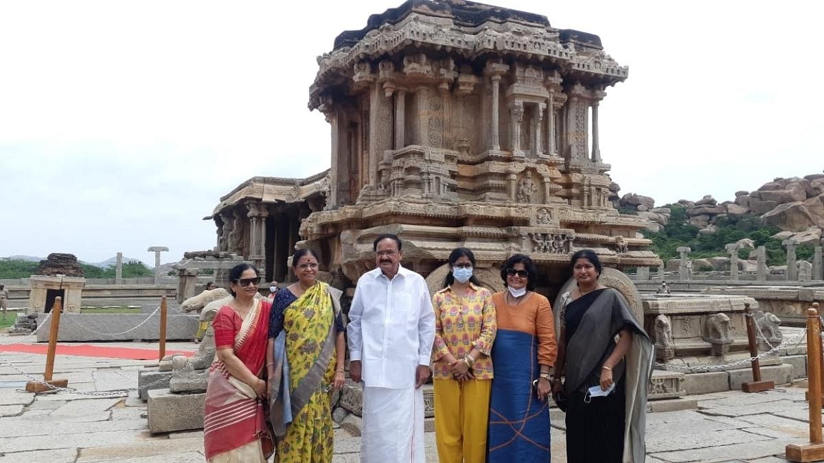 Vice President Venkaiah Naidu, wife M Usha and family members pose for shutterbugs in front of the iconic Stone Chariot at Unesco world heritage site Hampi on Saturday. DH PHOTO