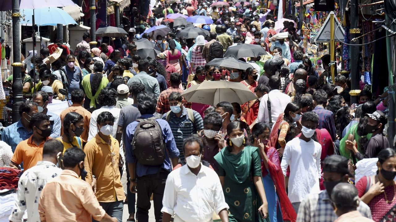 A crowded market on 'Uthradam' as people shop ahead of the 'Onam' festival, in Thiruvananthapuram, Friday, August 20, 2021. Credit: PTI Photo