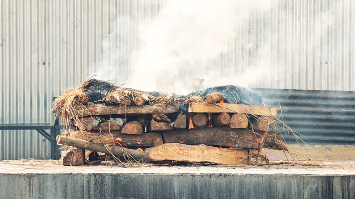 Elderly man jumps into wife’s funeral pyre, burns to death