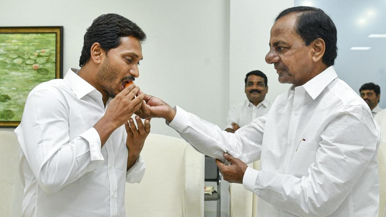 Andhra Pradesh CM YS Jaganmohan Reddy (left) and Telangana CM K Chandrasekhar Rao. Credit: PTI file photo
