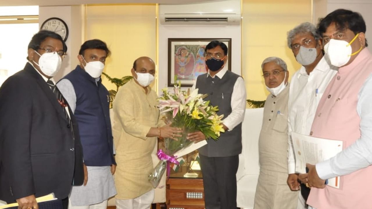 CM Basavaraj Bommai and Health Minister K Sudhakar met Union Health Minister Mansukh Mandaviya at Delhi on Thursday. Credit: Special arrangement