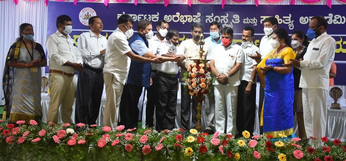 Minister S Angara inaugurates the decennial celebrations of Karnataka Arebhashe Culture and Literature Academy in Madikeri on Friday.