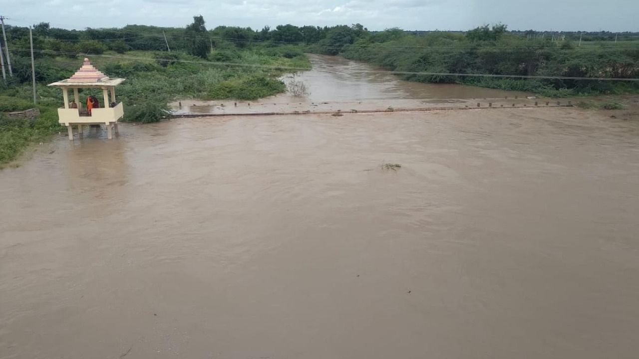 The swollen Doni river submerges a low-lying bridge on Talikot and Vijayapura stretch following the overnight heavy showers in the the district. Credit: DH photo