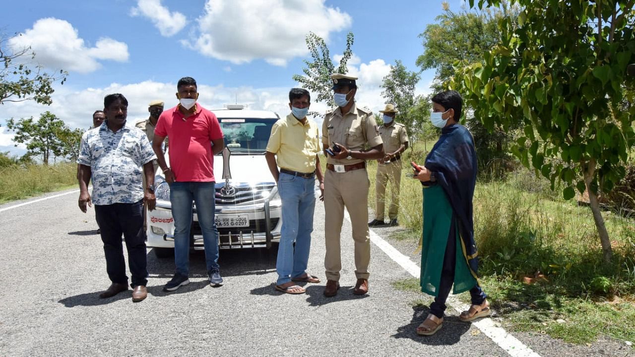 DCP (crime and traffic) Geetha Prasanna and her team members inspect the spot where an MBA student was gang raped near Chamundi Hill in Mysuru. Credit: DH File Photo