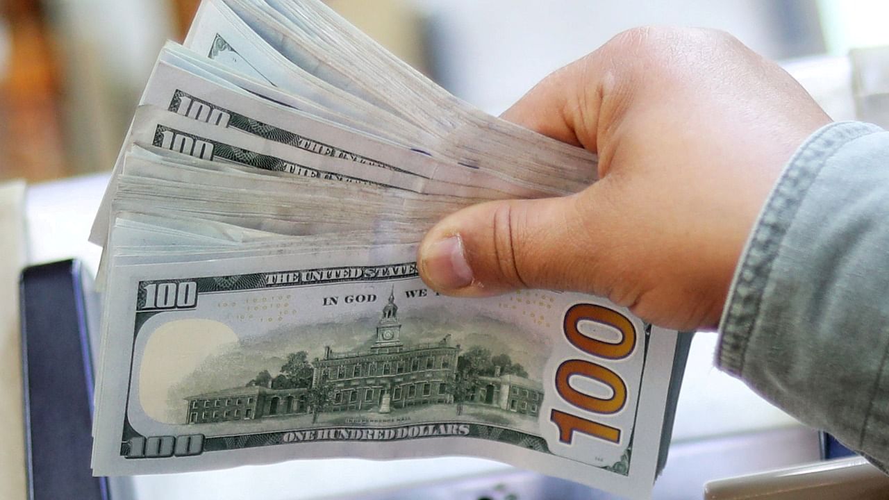 The dollar index stood at 92.698, near Monday's two-week low of 92.595. Credit: Reuters Photo