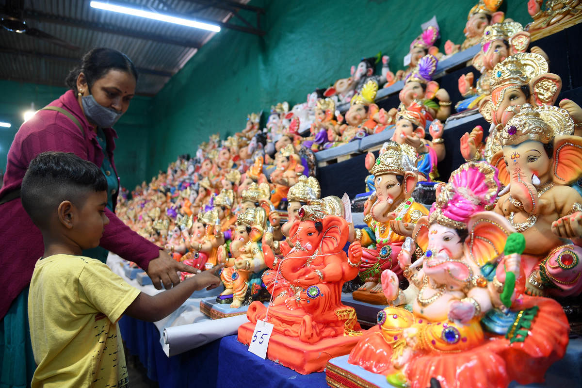 Ganesha idols on sale in Malleswaram. Shopkeepers in the city expect poor sales because of the looming threat of the third wave of Covid-19. DH Photo by B H Shivakumar