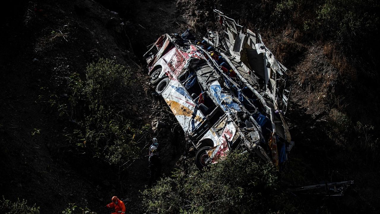 At least 32 people died, including two children, and another twenty were injured after a passenger bus that was traveling to Lima fell off a cliff early today, the Peruvian Police reported. Credit: AFP Photo