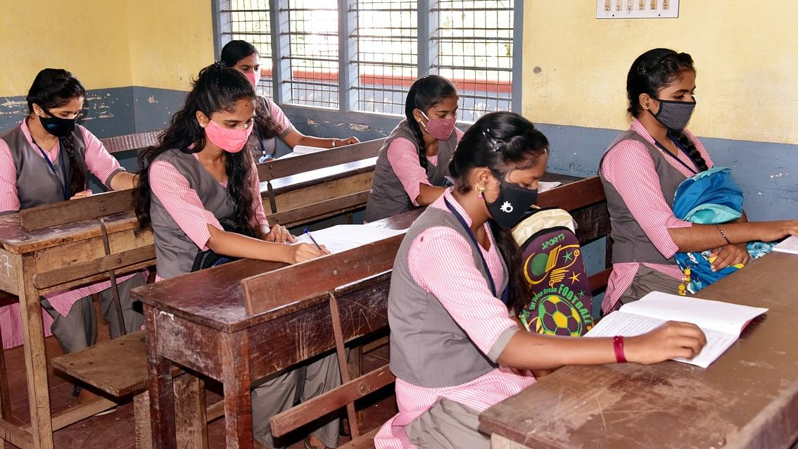 Students inside the classroom at Narayana Guru College in Kudrli in Mangaluru. Credit: DH Photo