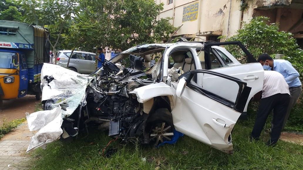 The police said that the SUV, being driven by one of the deceased, was crushed after the driver lost control, hit a pole and then rammed into a building near Mangala Convention Hall. Credit: DH Photo