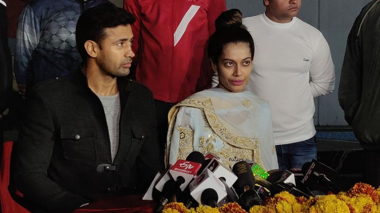 Payal Rohatgi (R) and Sangram Singh (L). Credit: DH File Photo