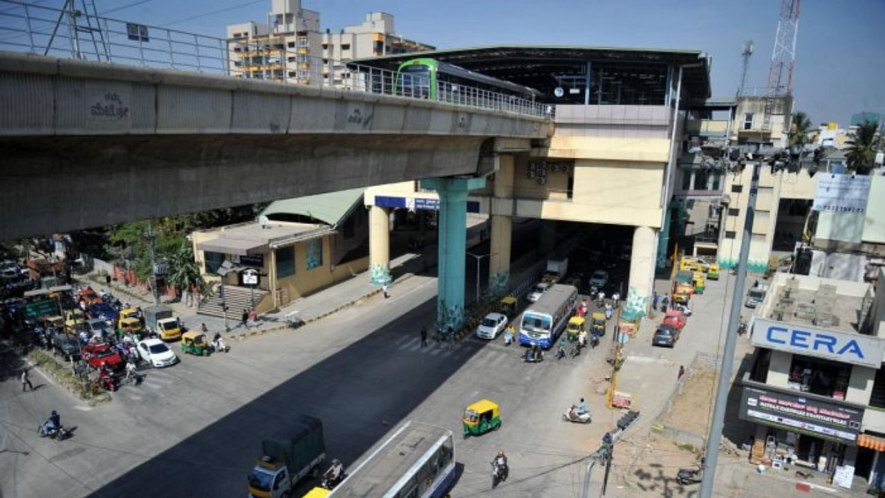 A view of Sarakki Signal, which links Kanakapura Road with the Outer Ring Road in Bengaluru. Credit: DH File Photo