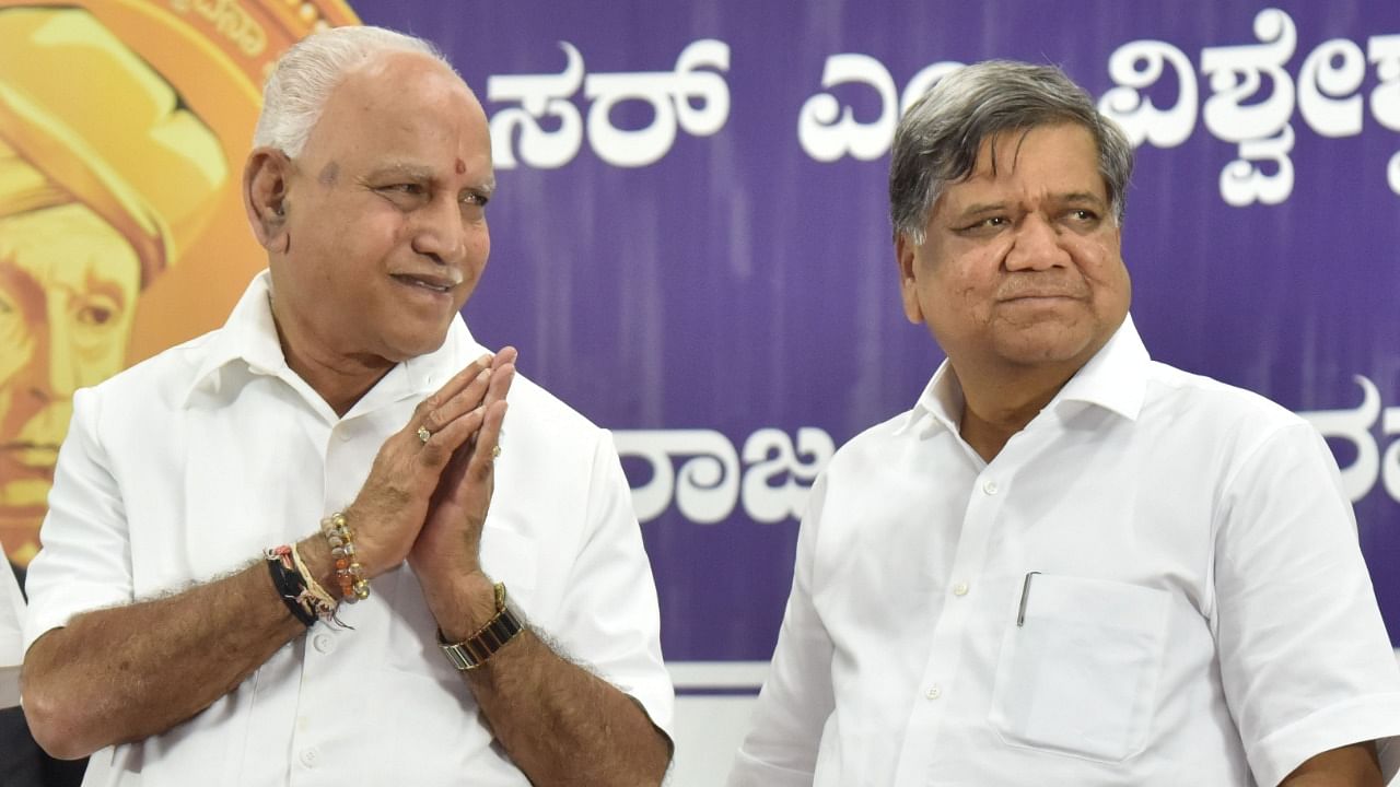 Former Karnataka CMs and BJP leaders B S Yediyurappa (L) and Jagadish Shettar. Credit: DH File Photo/B K Janardhan