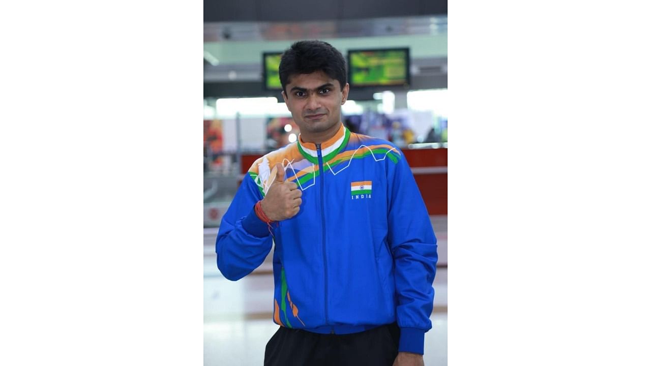IAS officer Suhas Lalinakere Yathiraj has entered the finals of the para-badminton SL4 category at the Tokyo Paralympics. Credit: Twitter/@IASassociation