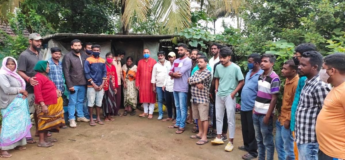 Kodagu Rakshana Vedike activists visit Kallalli village.